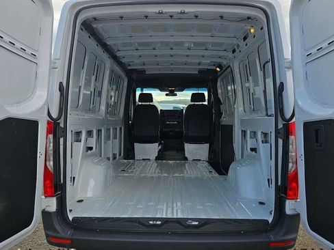 Used 2025 Mercedes-Benz Sprinter 2500 image 21