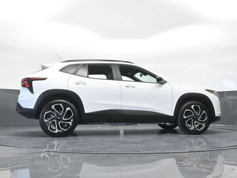 Used 2025 Chevrolet Trax RS FWD image 58