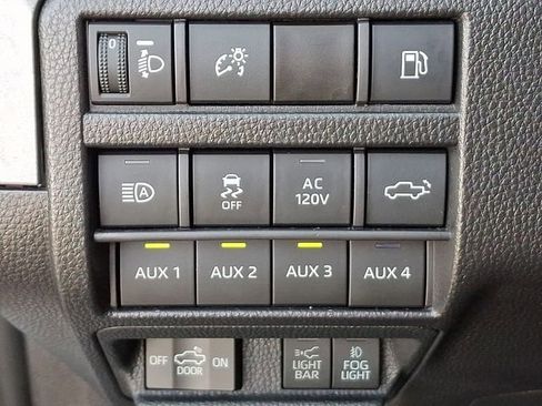 Used 2025 Toyota Tacoma Trailhunter image 24