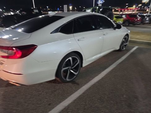 Used 2019 Honda Accord Sport image 10