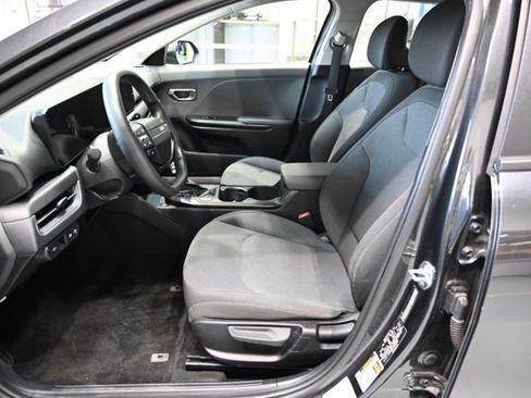 Used 2025 Kia K4 LXS image 9