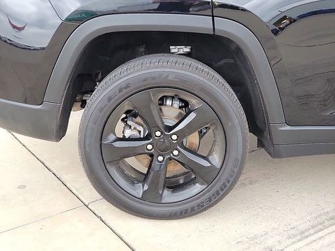 Used 2023 Jeep Grand Cherokee Altitude image 7