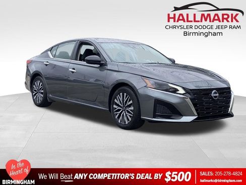 Used 2025 Nissan Altima 2.5 SV image 1