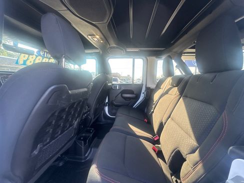 Used 2019 Jeep Wrangler Unlimited Rubicon AWD/4WD image 11