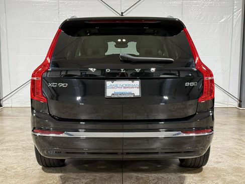 Used 2024 Volvo XC90 B5 Core AWD/4WD image 9