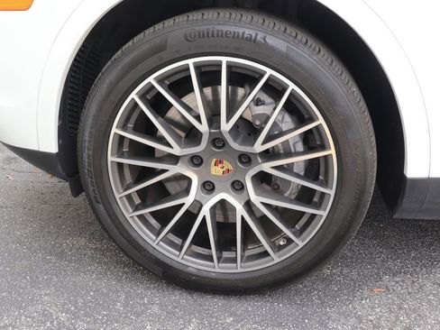 Used 2021 Porsche Cayenne image 36