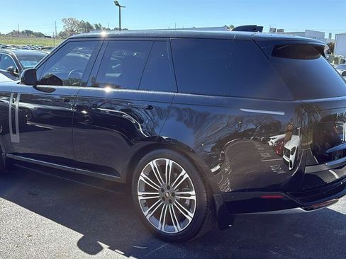 Used 2023 Land Rover Range Rover SE image 5
