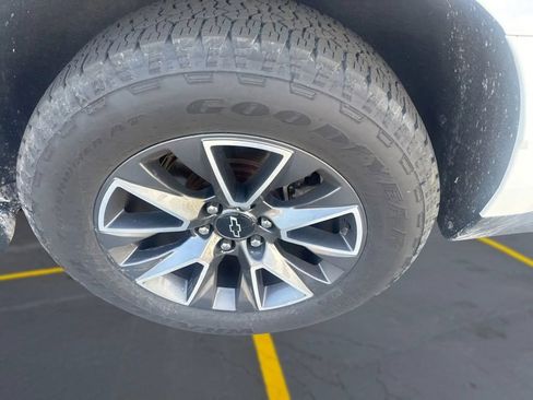 Used 2023 Chevrolet Tahoe Z71 w/ Luxury Package AWD/4WD image 38