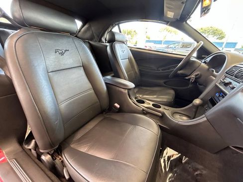 Used 2003 Ford Mustang Convertible RWD image 23