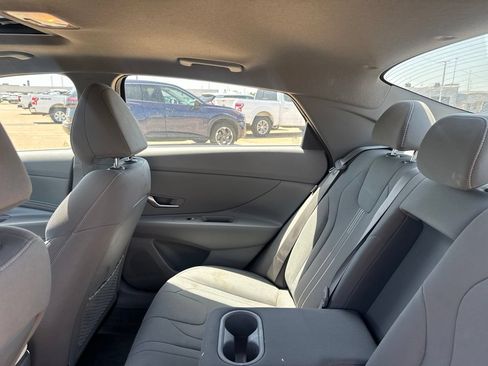 Used 2025 Hyundai Elantra SEL FWD image 37