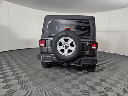 Used 2018 Jeep Wrangler Sport image 6