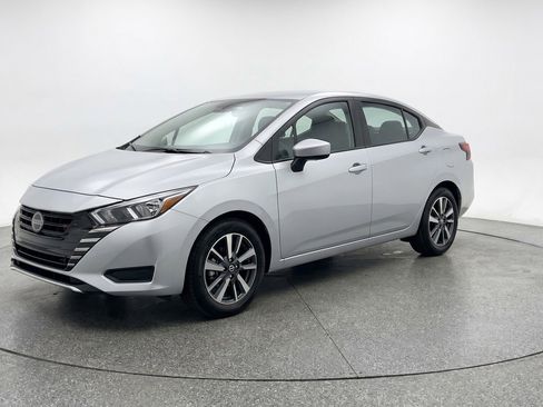 Used 2025 Nissan Versa SV FWD image 3