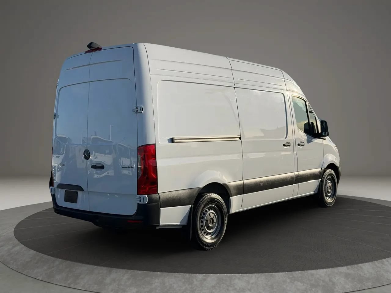 Used 2025 Mercedes-Benz Sprinter 2500 image 6
