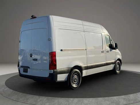 Used 2025 Mercedes-Benz Sprinter 2500 image 6
