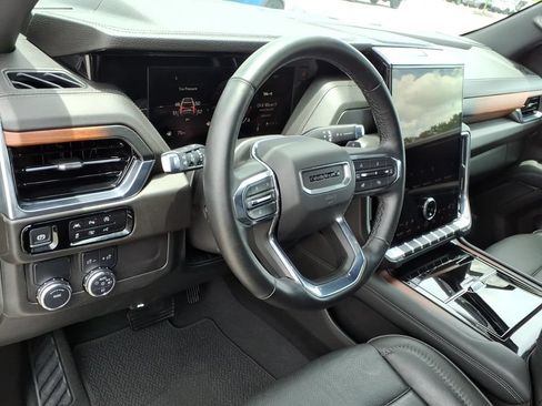 Used 2025 GMC Yukon Denali RWD image 25