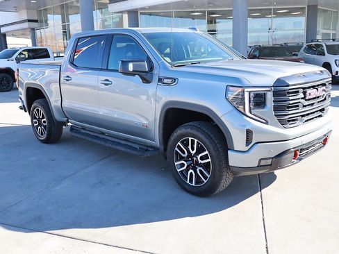 Used 2025 GMC Sierra 1500 AT4 w/ Technology Package image 8