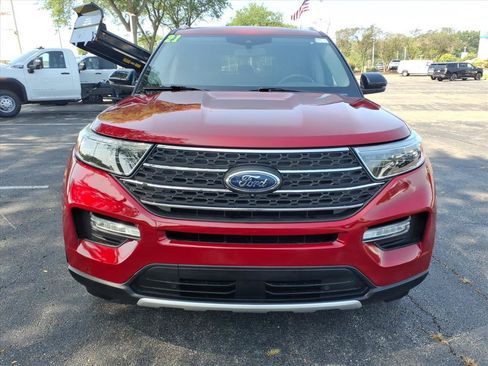 Used 2021 Ford Explorer Limited w/ Equipment Group 301A AWD/4WD image 2