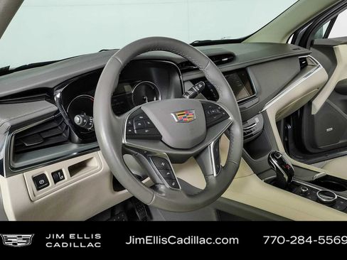 Used 2020 Cadillac XT5 Premium Luxury FWD image 4