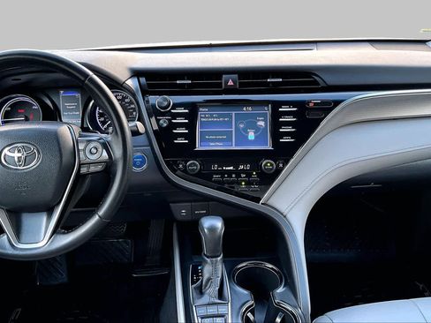 Used 2018 Toyota Camry SE FWD image 7