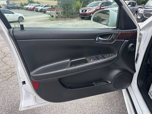 Used 2016 Chevrolet Impala LT FWD image 9
