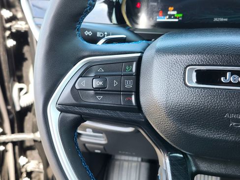 Used 2023 Jeep Grand Cherokee Trailhawk w/ Luxury Tech Group III image 29