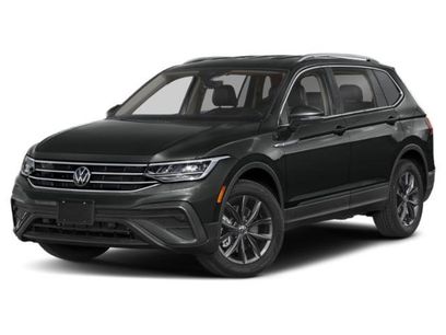 Used 2024 Volkswagen Tiguan SE w/ Panoramic Sunroof Package