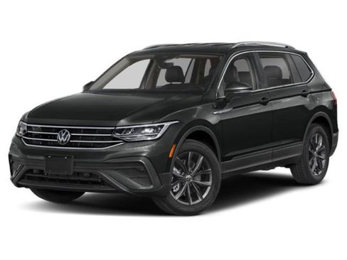 Used 2024 Volkswagen Tiguan SE w/ Panoramic Sunroof Package image 1