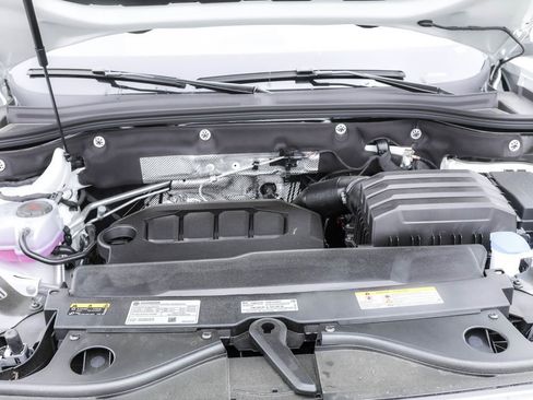 Used 2025 Volkswagen Atlas Cross Sport SE image 39