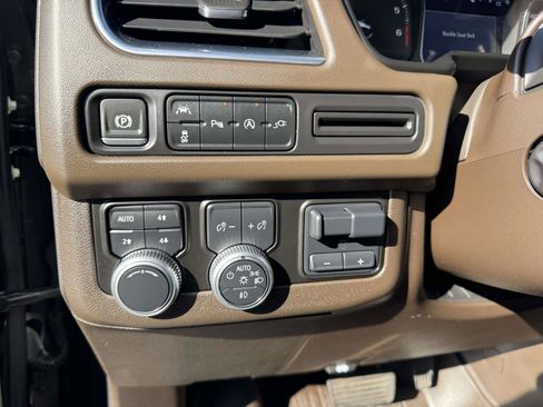 Used 2021 GMC Yukon SLT w/ SLT Luxury Plus Package image 22