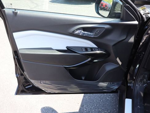 New 2026 Chevrolet Trax LT w/ Sunroof Package FWD image 4