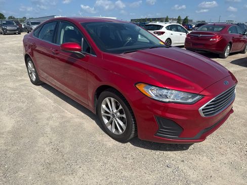 Used 2020 Ford Fusion SE FWD image 4