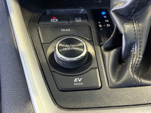 Used 2023 Toyota RAV4 XLE Premium image 34