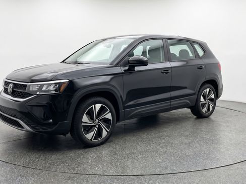 Used 2025 Volkswagen Taos SE AWD/4WD image 3