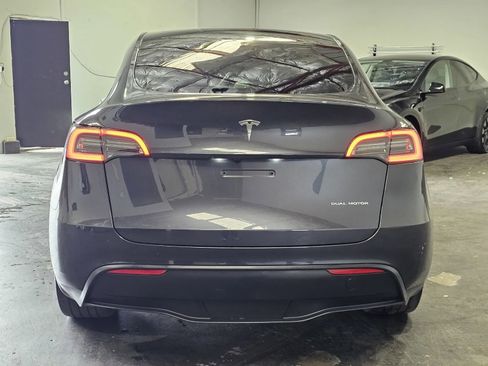 Used 2024 Tesla Model Y Long Range AWD/4WD image 3
