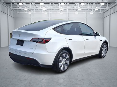 Used 2023 Tesla Model Y Long Range AWD/4WD image 6