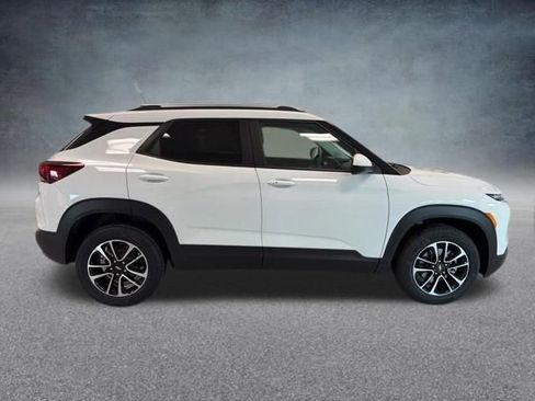 New 2026 Chevrolet TrailBlazer LT w/ LT Cold Weather Package FWD image 8