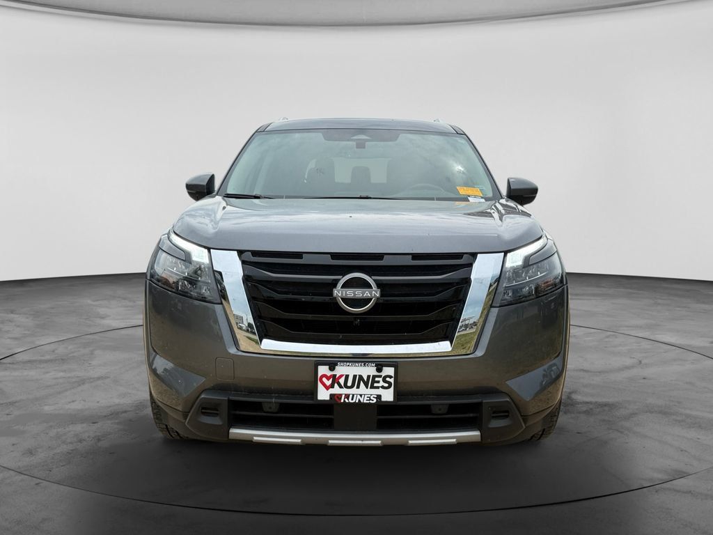 Used 2025 Nissan Pathfinder SL AWD/4WD image 3
