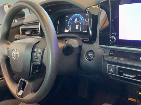 Used 2025 Toyota Camry LE FWD image 33