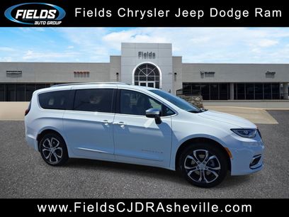 New 2026 Chrysler Pacifica Pinnacle