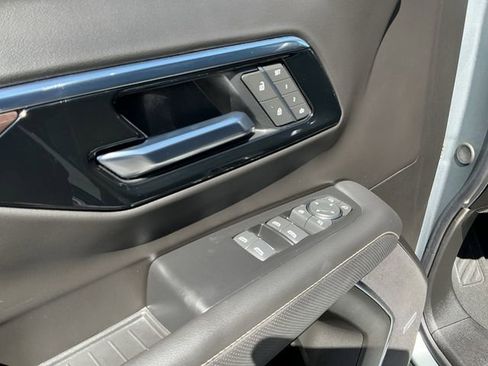 Certified 2025 Chevrolet Suburban Premier AWD/4WD image 28
