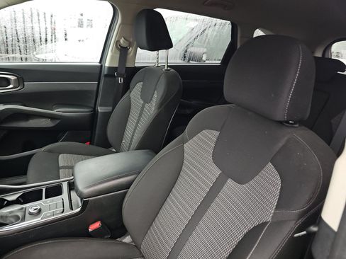 Used 2021 Kia Sorento LX FWD image 7
