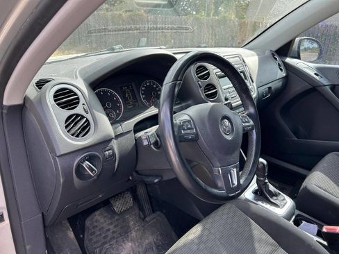 Used 2013 Volkswagen Tiguan S image 14