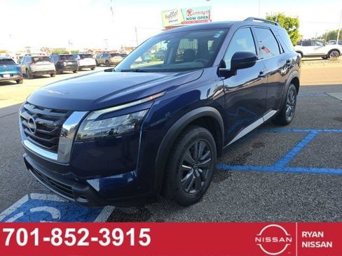 Used 2024 Nissan Pathfinder SV AWD/4WD image 2
