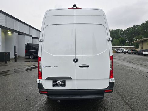 New 2025 Mercedes-Benz eSprinter 170 Cargo image 5