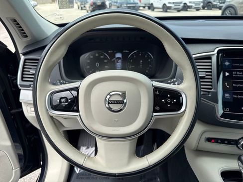 Used 2022 Volvo XC90 T5 Momentum w/ Protection Package Premier image 14