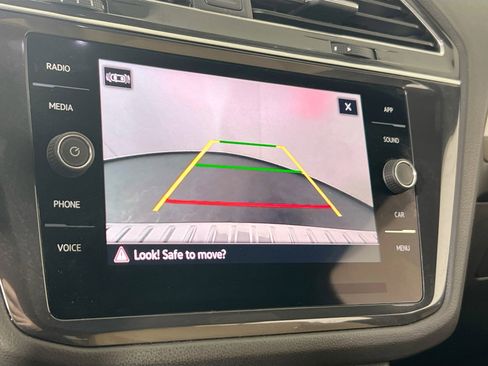 Used 2022 Volkswagen Tiguan SE image 13