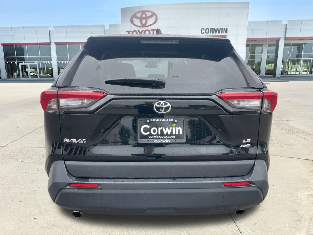 Used 2025 Toyota RAV4 LE AWD/4WD image 4