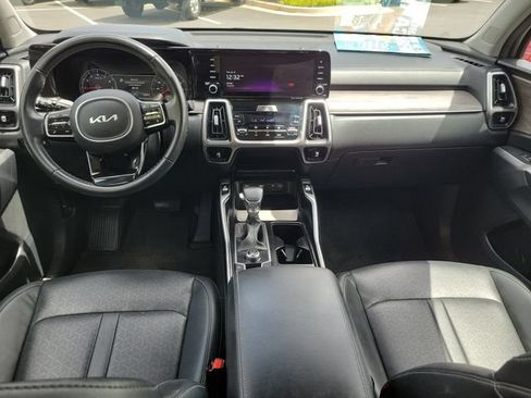 Certified 2022 Kia Sorento EX w/ Panoramic Sunroof Package FWD image 8