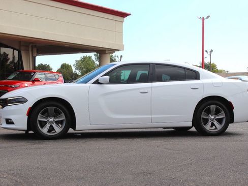 Used 2016 Dodge Charger SXT RWD image 6