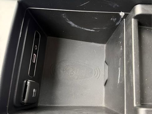 Used 2017 Alfa Romeo Giulia Ti w/ TI 19" Sport Package image 18